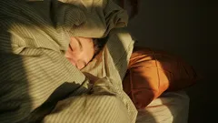 Il sonno è più importante della palestra: l’inaspettato legame tra riposo notturno e dimagrimento