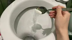 Cosa succede al WC se ci versi del sale una volta a settimana: il risultato ti sorprenderà